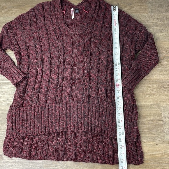 Love By Design Women’s Burgundy Wine Oversized V Neck Cableknit Sweater, size XS - Picture 5 of 9